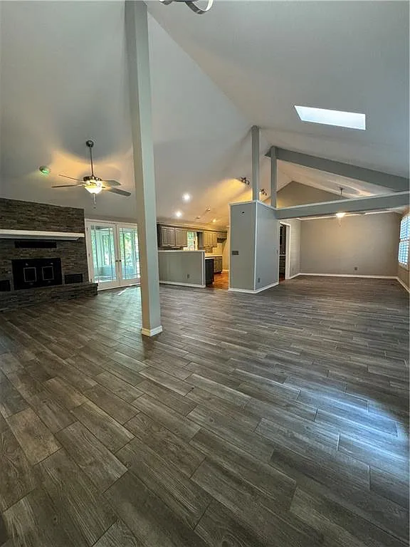 2 bed, 2.5 bath, 2081 sqft, $2,250 — Photo 2