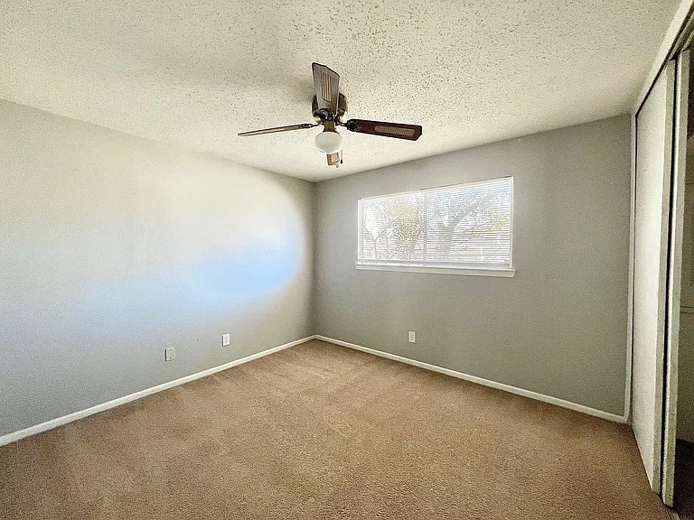 1301 Grant Dr — Photo 18