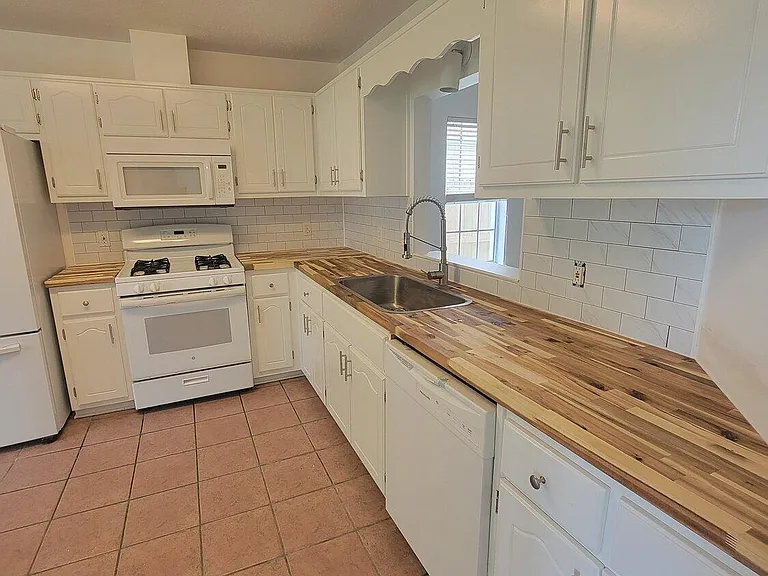1609 Vecuna Cir — Photo 4