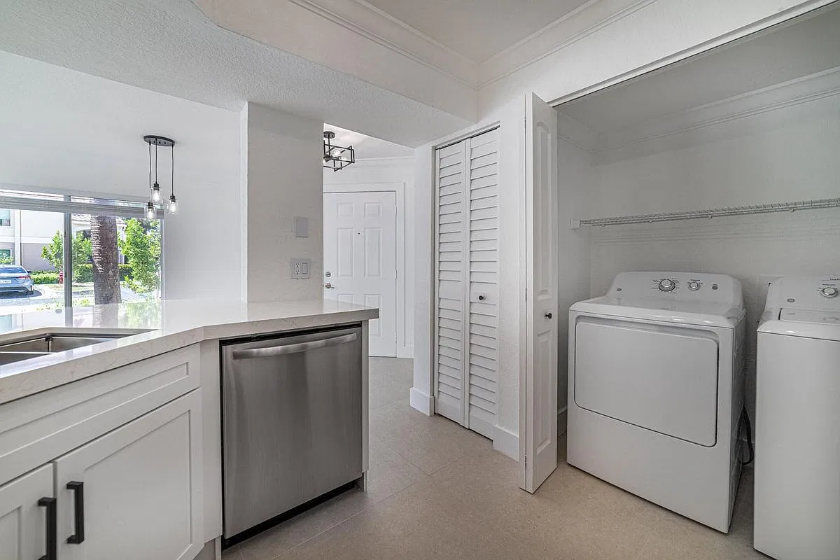2 bed, 2.0 bath, 1019 sqft, $2,400 — Photo 4