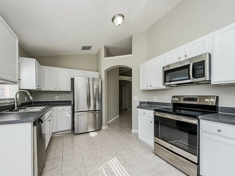 4616 Falcon Ave — Photo 8