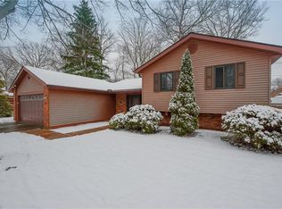 26835 Locust Dr, Olmsted Falls, OH 44138