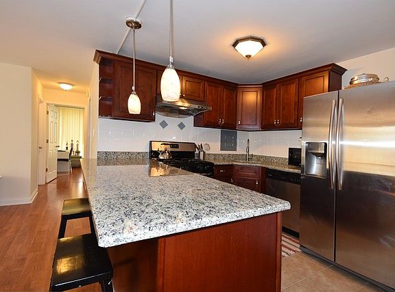 4th image of 1400 E 55th St #202S