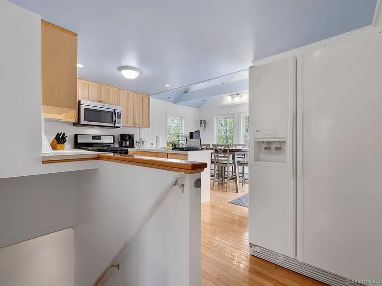 76 Ridgewood Rd E — Photo 15
