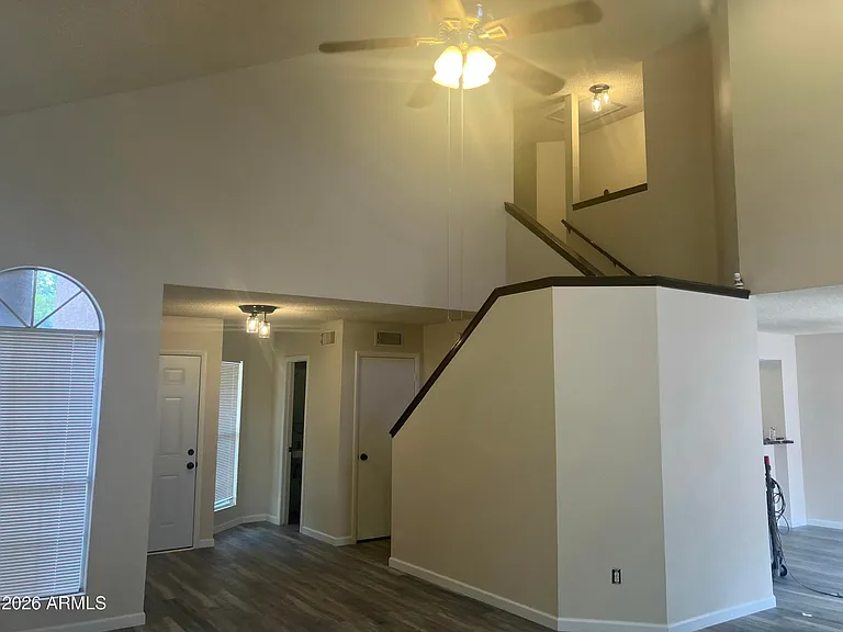 530 E Kerry Ln — Photo 9