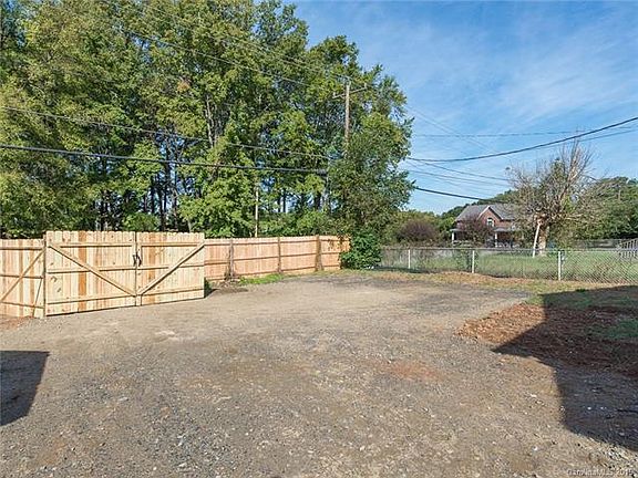 5th image of 28 Park Dr