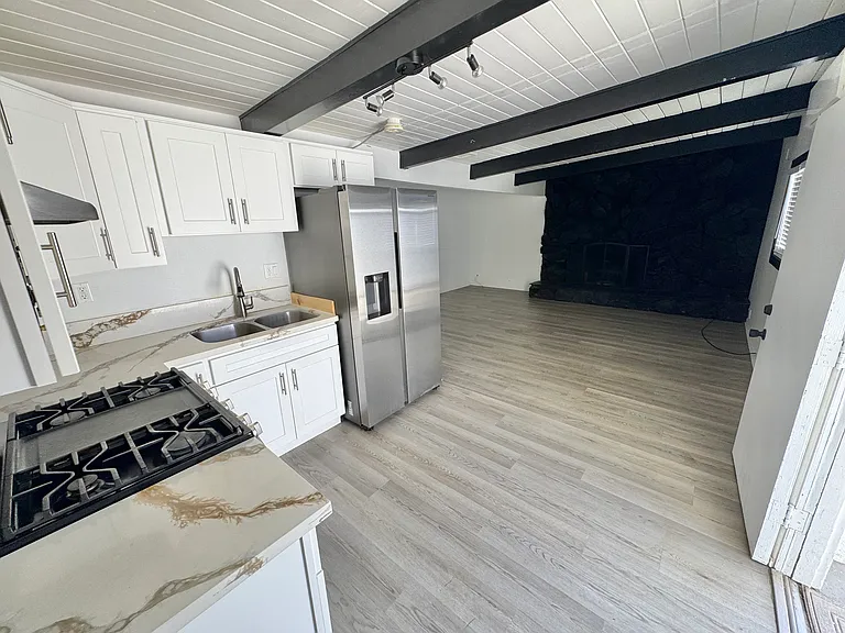 7703 Tampa Ave — Photo 4