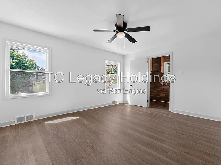 300 Ash Ave — Photo 19