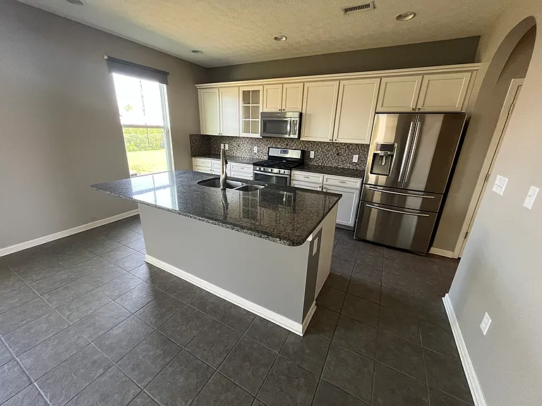 2045 Lakecrest Dr — Photo 7