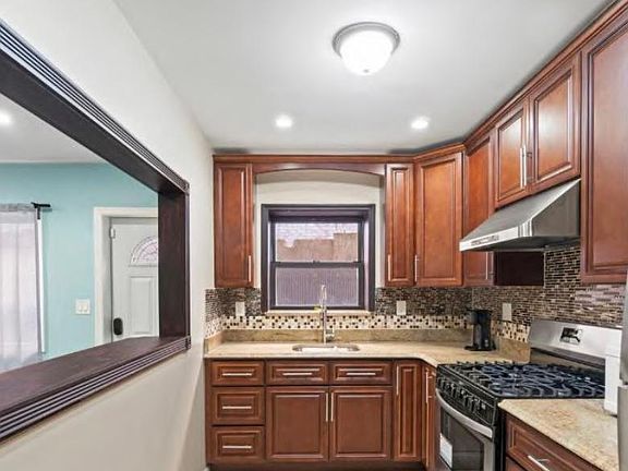 4th image of 19020 Woodhull Ave Floor 1
