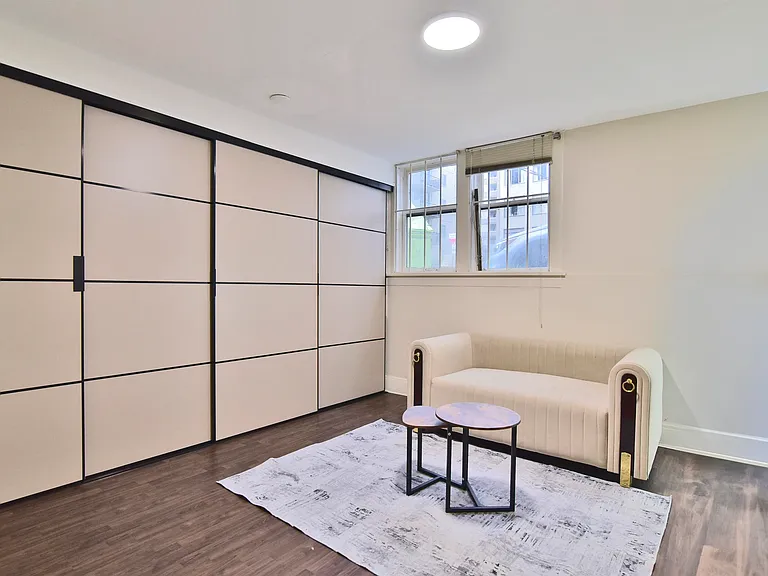 935 Jervis St #18 — Photo 8