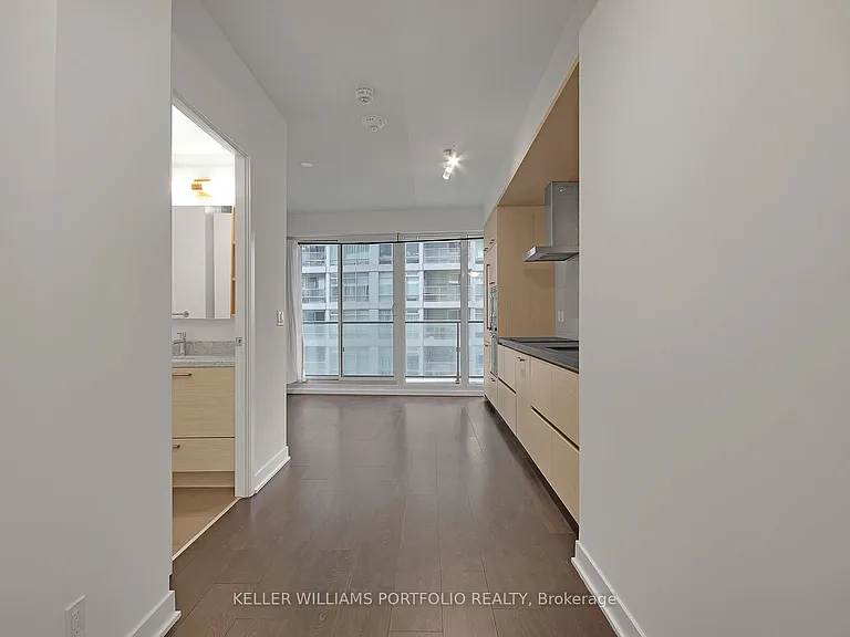 2221 Yonge St #1106 — Photo 2