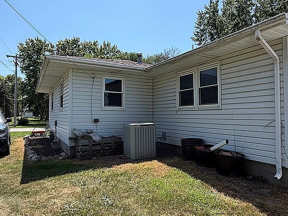 4th image of 308 6th St