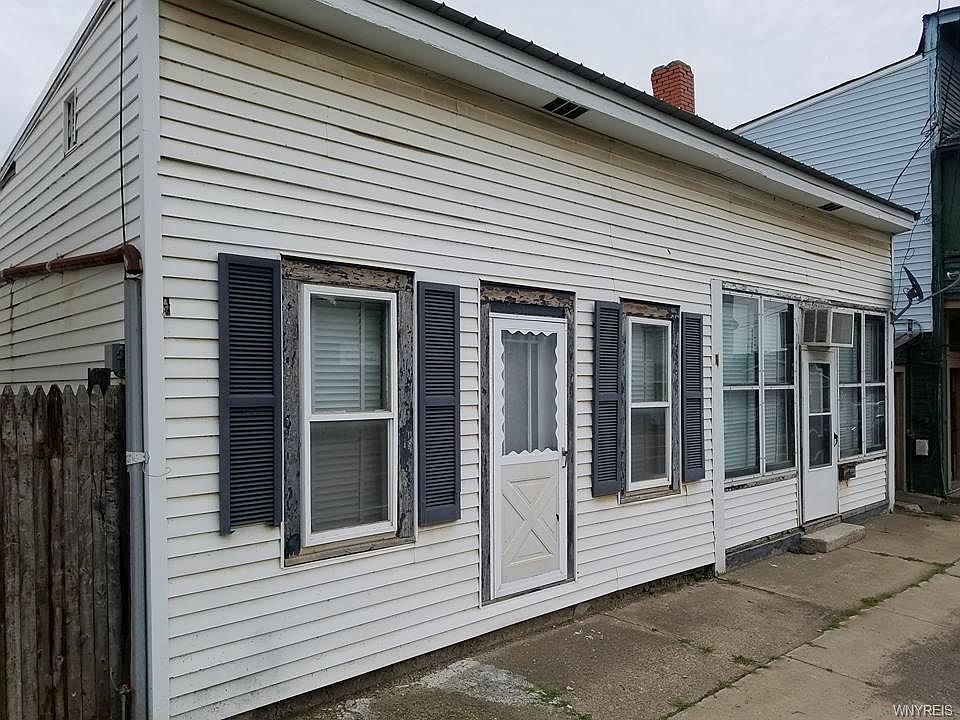 1st image of 105 Fair Oak St