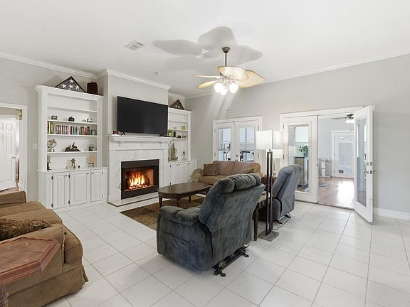 5th image of 404 Oakbrook Cir