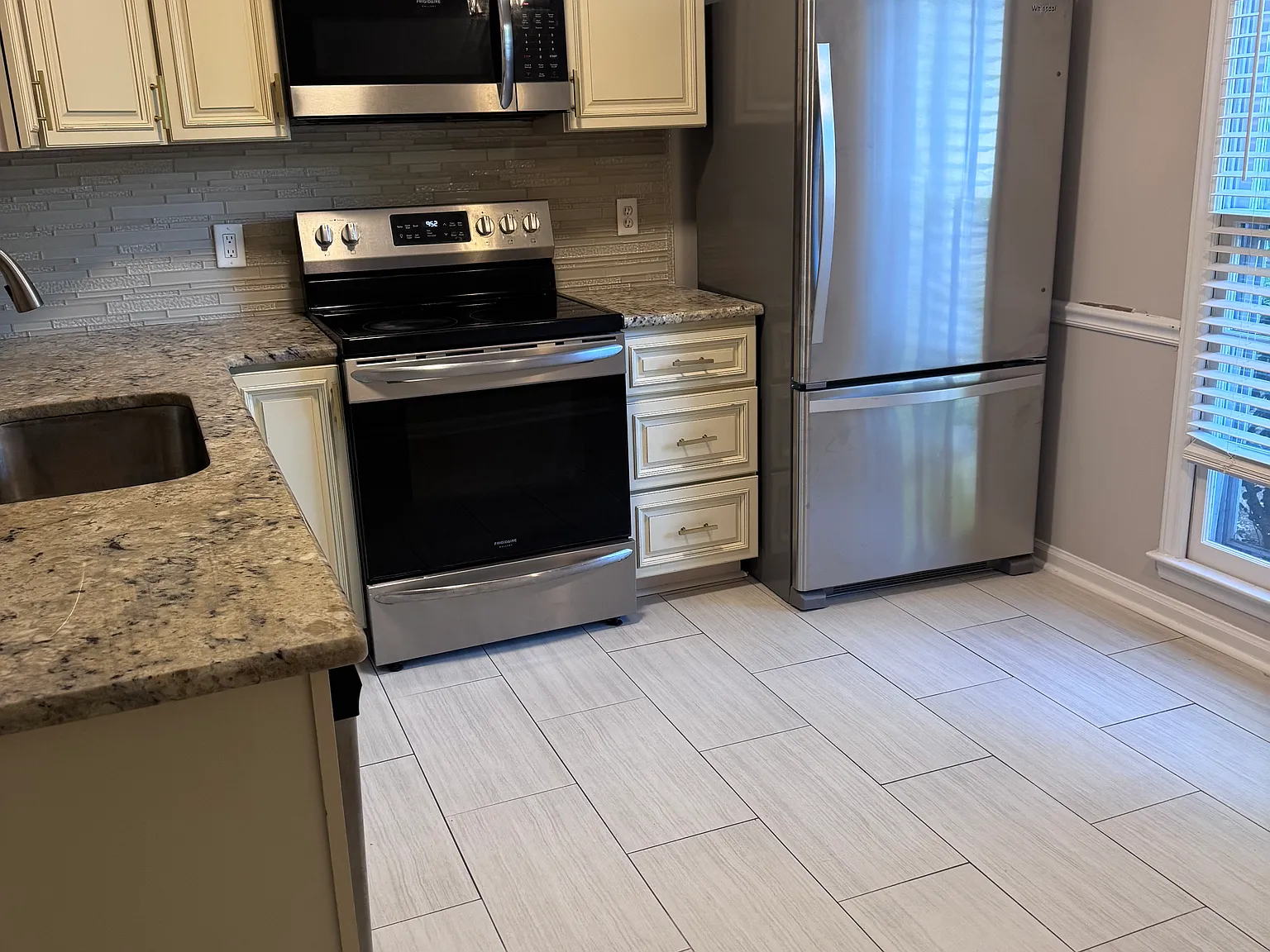 3 bed, 2.5 bath, 1466 sqft, $1,680 — Photo 3