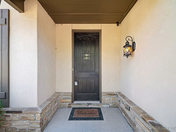 4th image of 1217 S Laurel Ave