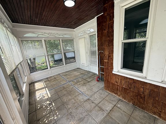 5th image of 302 Horace Ave