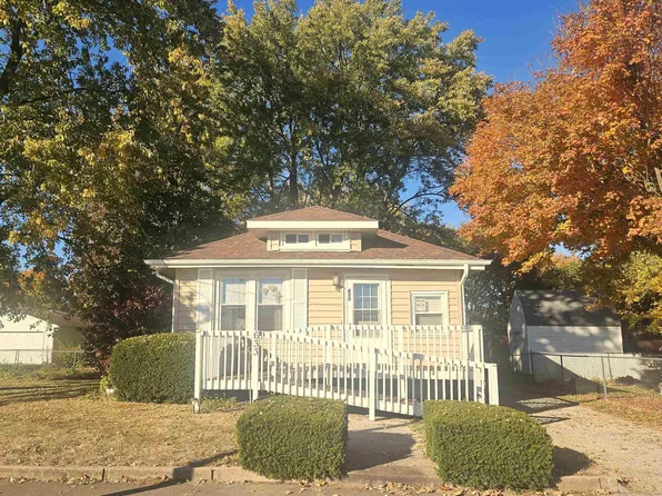 633 E 5th St, Galesburg, IL 61401