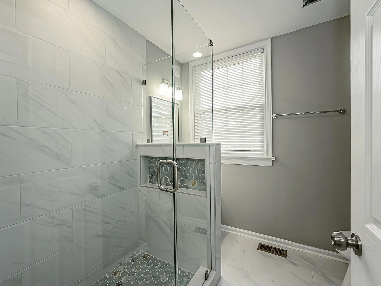 4 bed, 3.0 bath, 1920 sqft, $1,048 — Photo 4