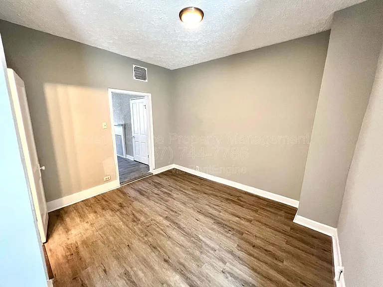 2212 Calumet St #2 — Photo 8