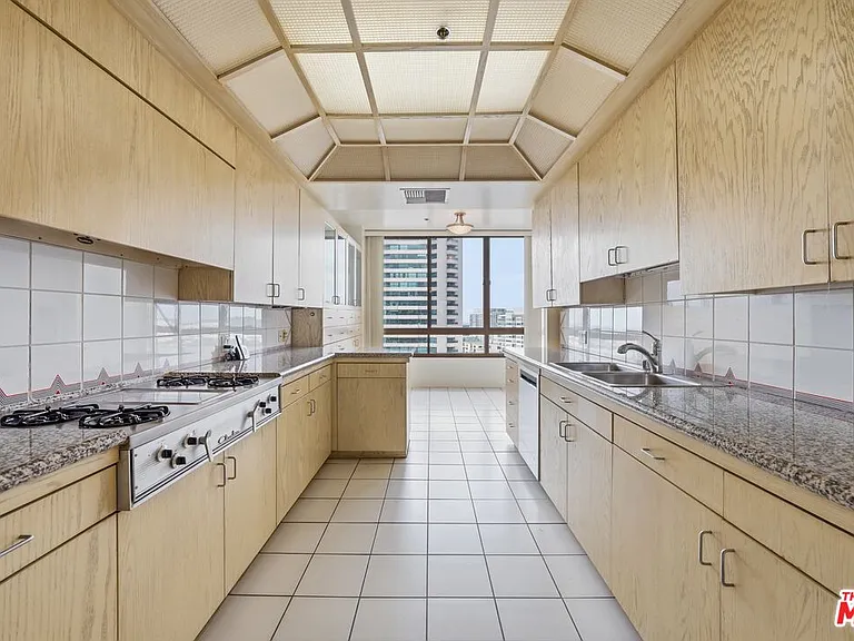10430 Wilshire Blvd #1701 — Photo 9