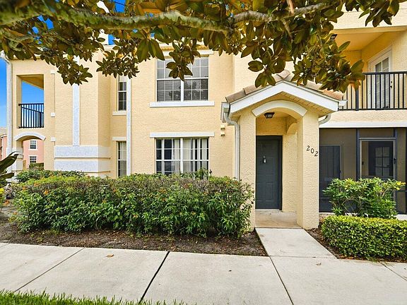 2nd image of 124 SW Peacock Boulevard