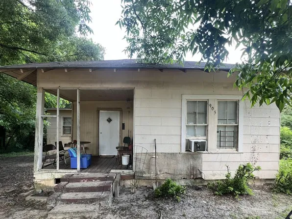 905 Bryan St, Douglas, GA 31533
