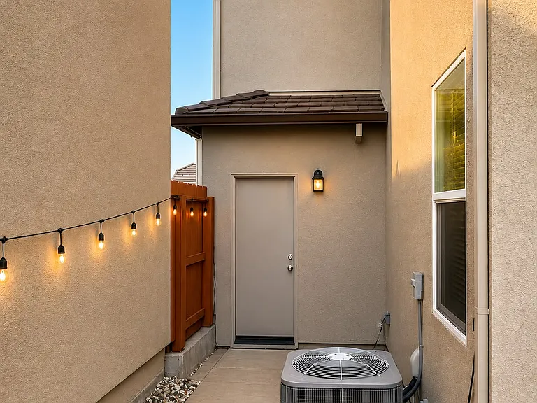 1058 Sagittaria Cir — Photo 3