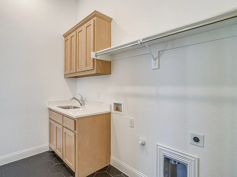 14328 Capridge Rd — Photo 25