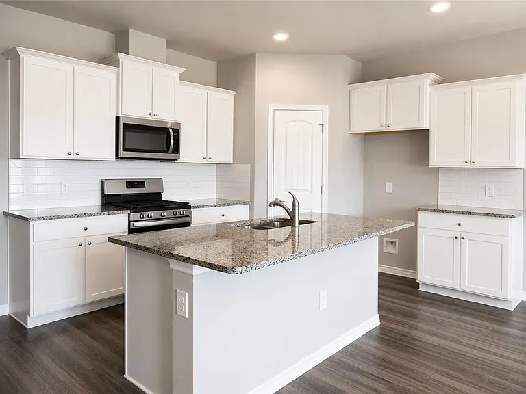 2749 Eltonne Gardens Dr — Photo 3