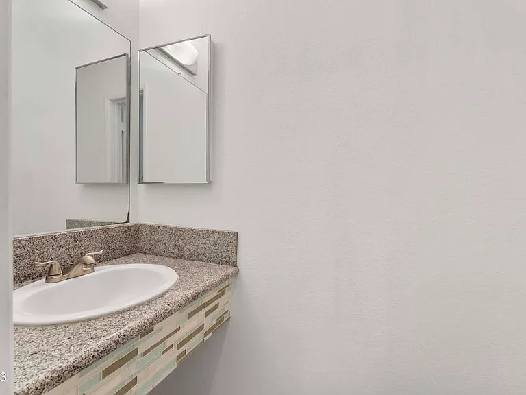 1316 Elm Ave #8 — Photo 6