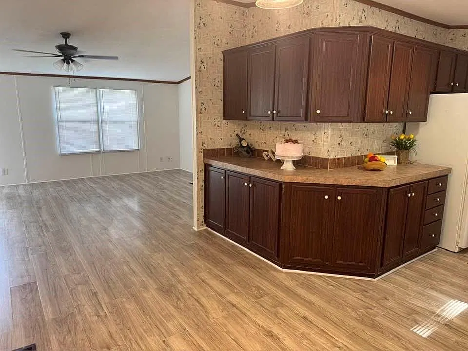 3 bed, 2.0 bath, 1232 sqft, $1,500 — Photo 2