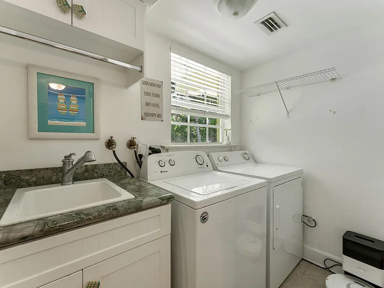 235 W Seaview Cir — Photo 43