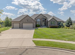 2507 Powder Ridge Cir, Bismarck, ND 58503