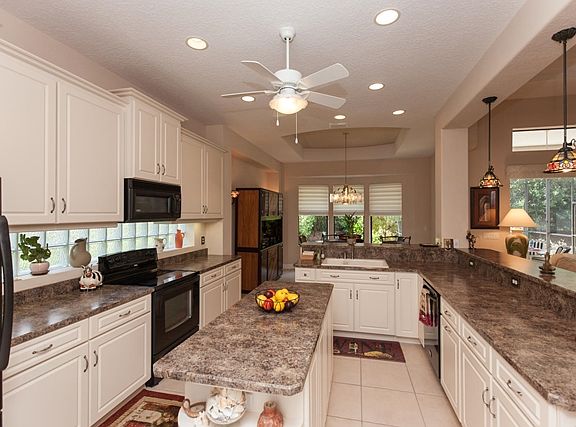 5th image of 100 Southlake Dr