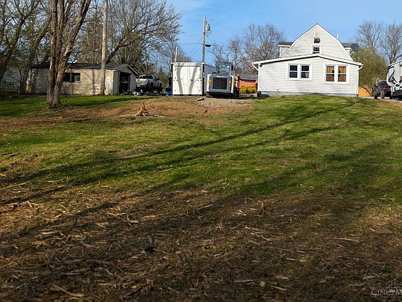 5th image of 2627 Gaylord Ave