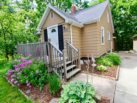 2nd image of 2925 W Eugenie Ave