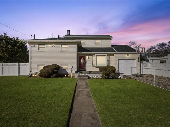 2872 Weeks Avenue, Oceanside, NY 11572