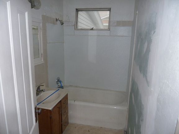 5th image of 141 10th Ave N