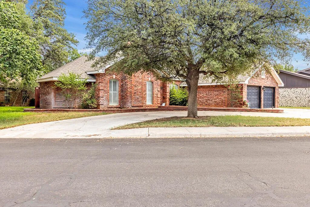 3 bed, 2.5 bath, 2052 sqft, $3,500 — Photo 1