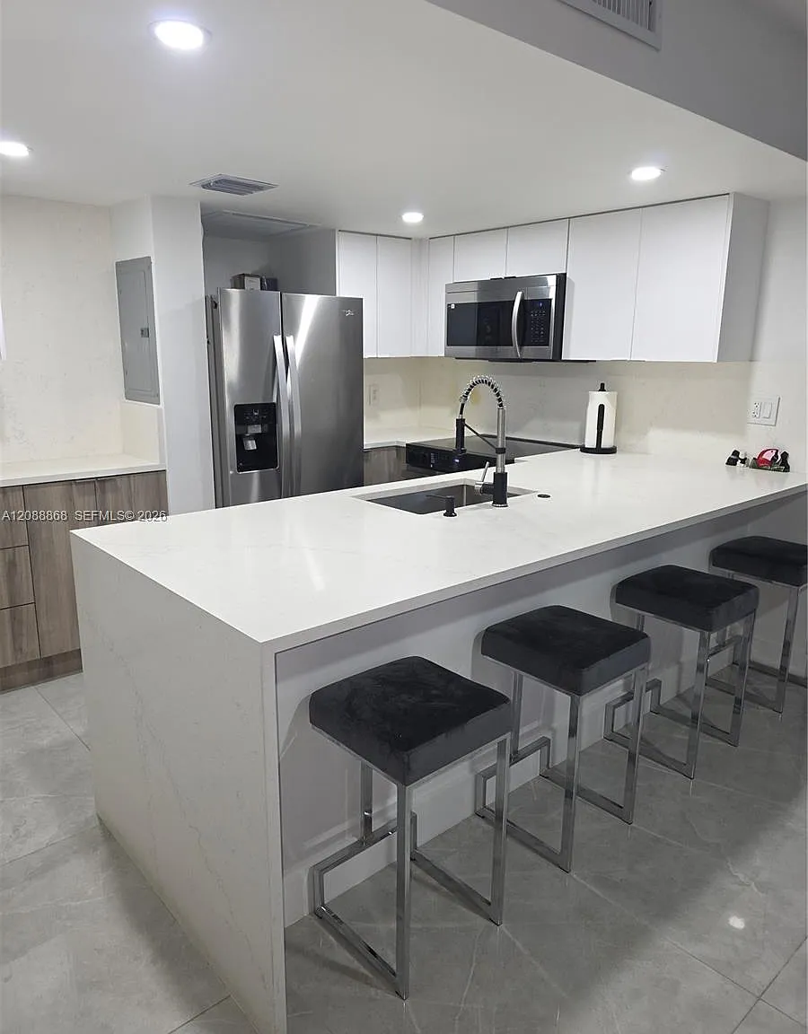 Miami Lakes-Lake Katharin — Photo 1