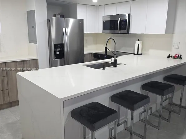 6446 Miami Lakes Dr E, Miami Lakes, FL 33014