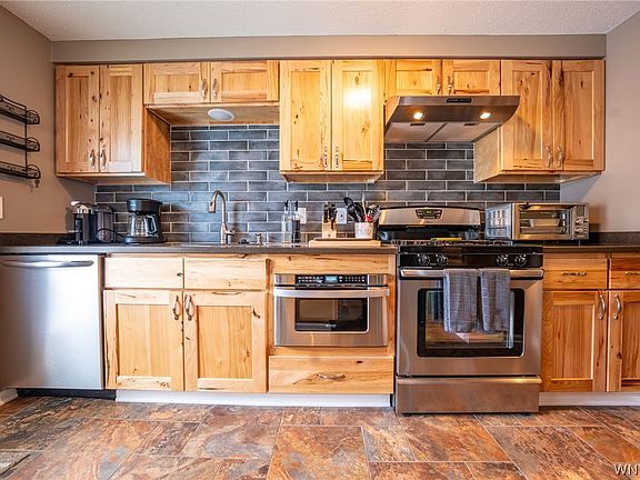 3rd image of 270 Wimbledon Ct