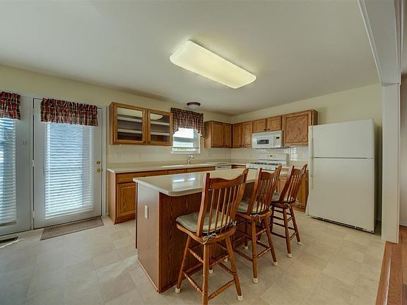 4th image of 214 Hawksbury Pl