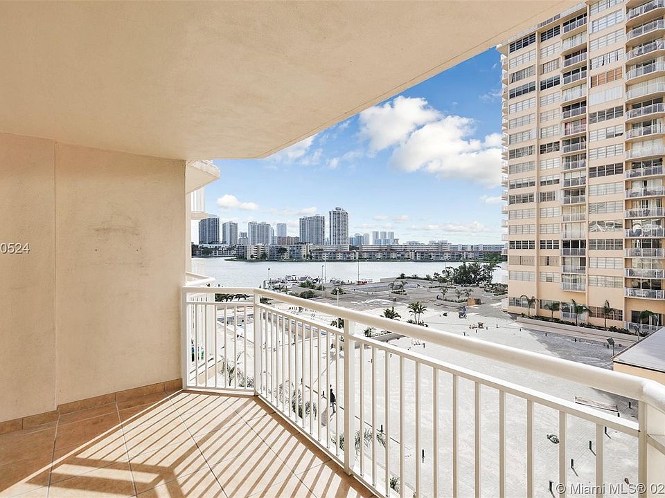 2nd image of 18050 Biscayne Blvd