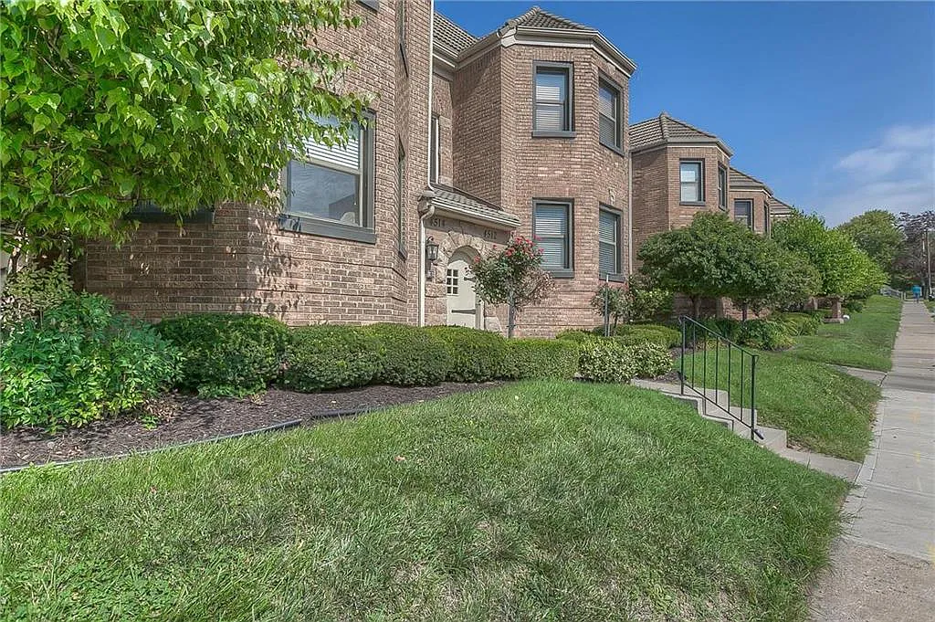 1 bed, 990 sqft, $1,650 — Photo 4