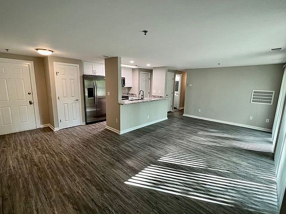 4th image of 1604 Arlyn Cir APT B