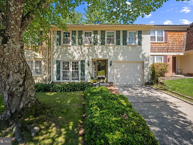 9405 Chatteroy Pl — Photo 1