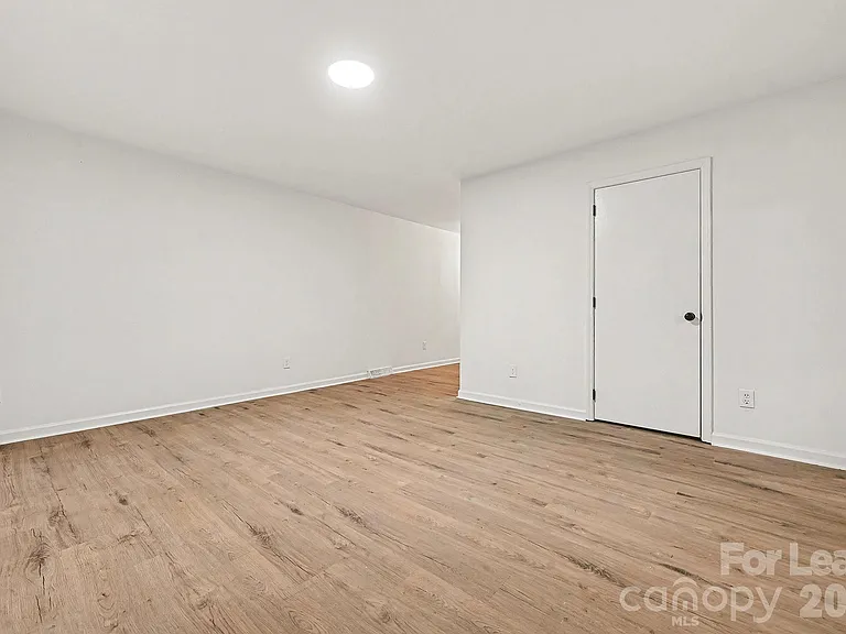 5003 Lakecrest Dr — Photo 5